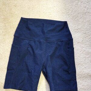 BEYOND YOGA Spacedye Keep Pace Pocket 7" Biker Short dark navy blue size large